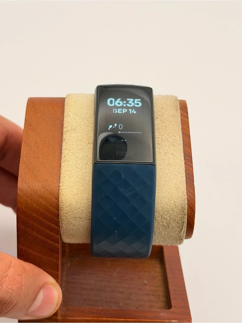 Fitbit Charge 4, Charger included, Black/blue, very good, tested, smartwatch